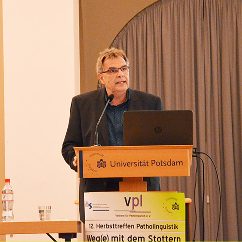 Dr. Bernd Hansen beim Vortrag